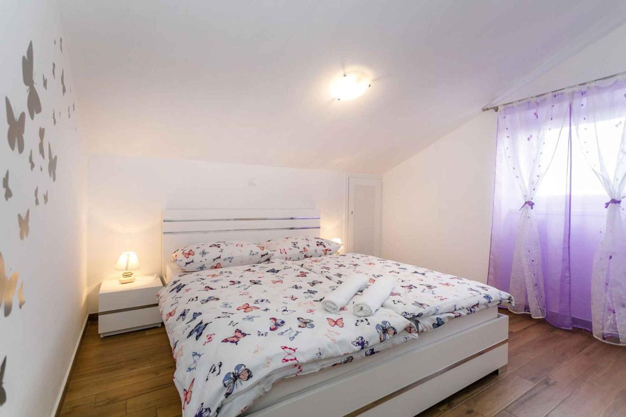 Apartment In Malinska/Insel Krk 38057 Buitenkant foto