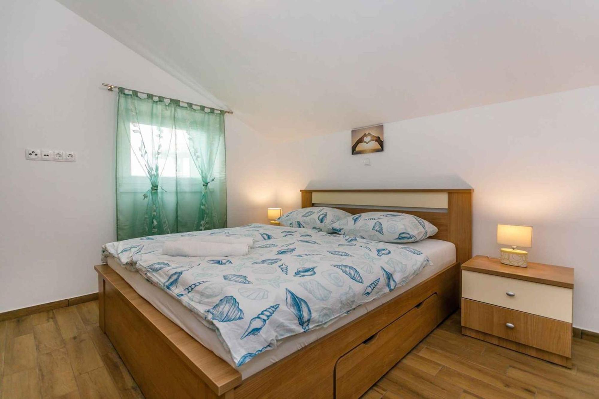 Apartment In Malinska/Insel Krk 38057 Buitenkant foto